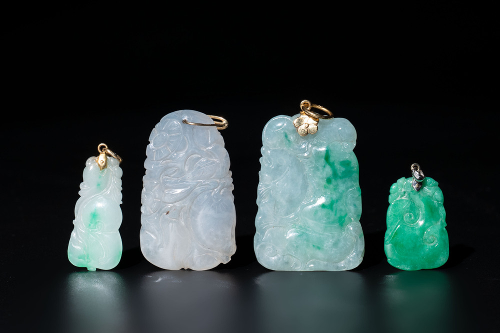 Four Chinese jadeite pendants with gold and silver mounts, 19/20th C.