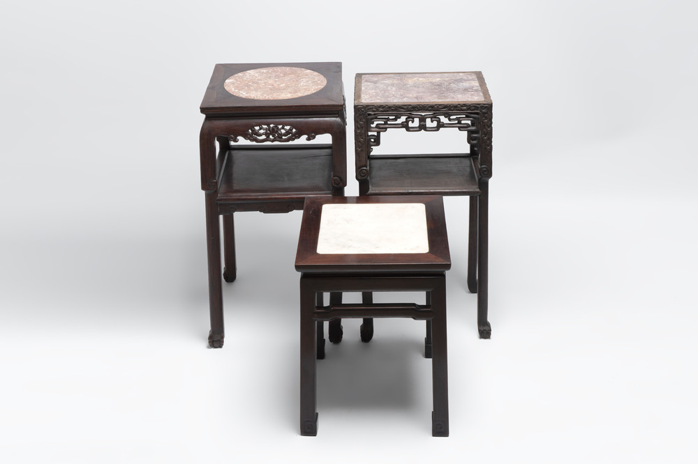 Three Chinese marble-topped hongmu stands, 19/20th C.
