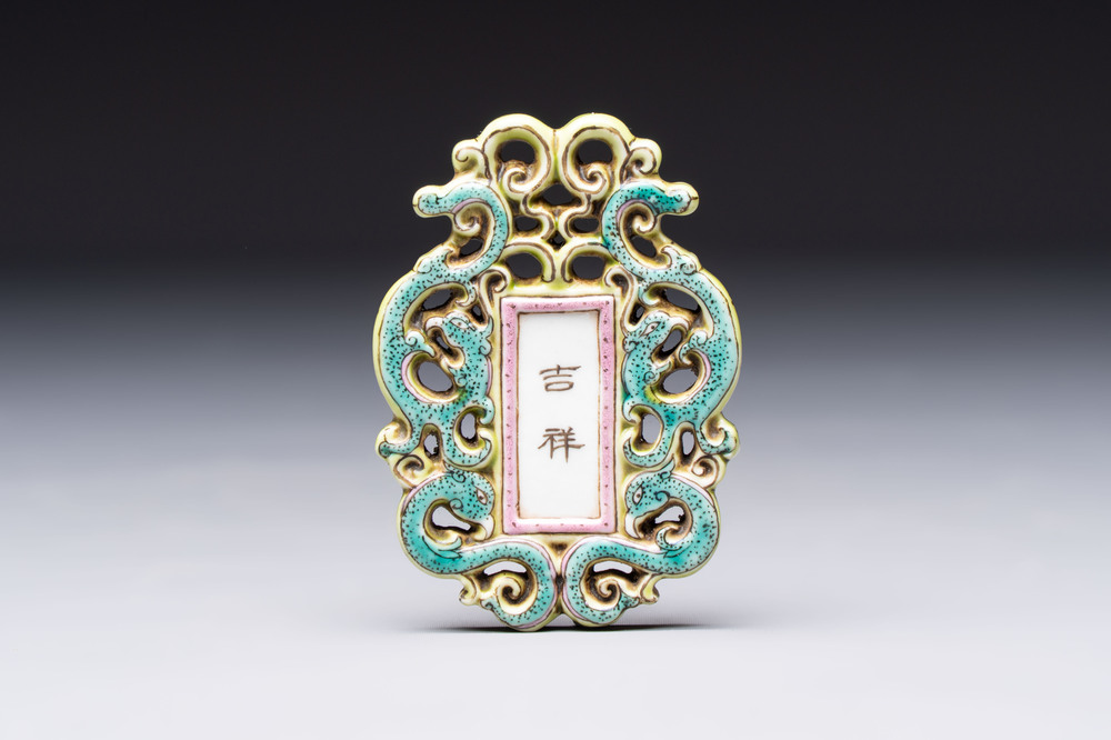 A Chinese famille rose 'Ji Xiang Ru Yi 吉祥如意' reticulated pendant, 19/20th C.