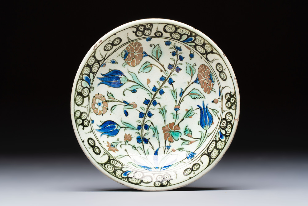 An Iznik pottery dish with floral design, Turkey, ca. 1630