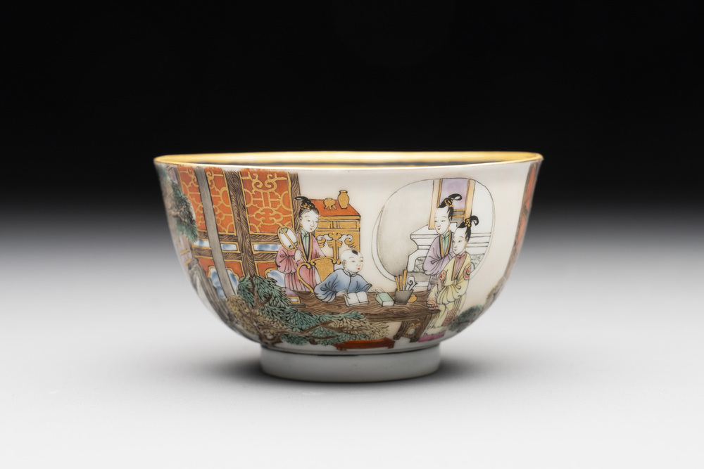 A fine Chinese famille rose 'San Niang Jiao Zi 三娘教子' cup, Yongzheng