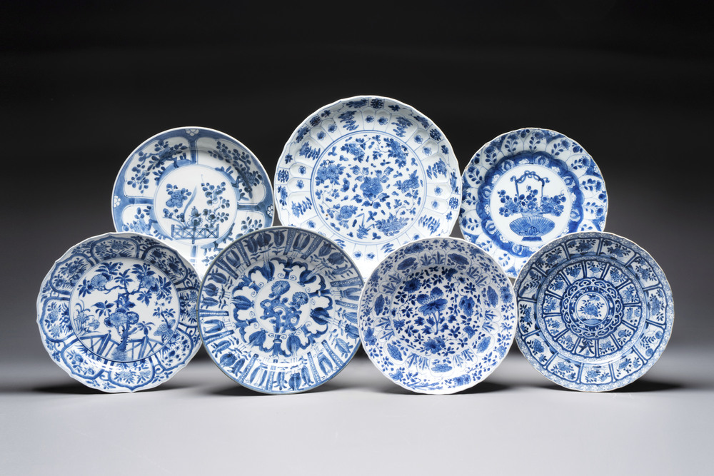 Seven Chinese blue and white plates with floral design, Kangxi