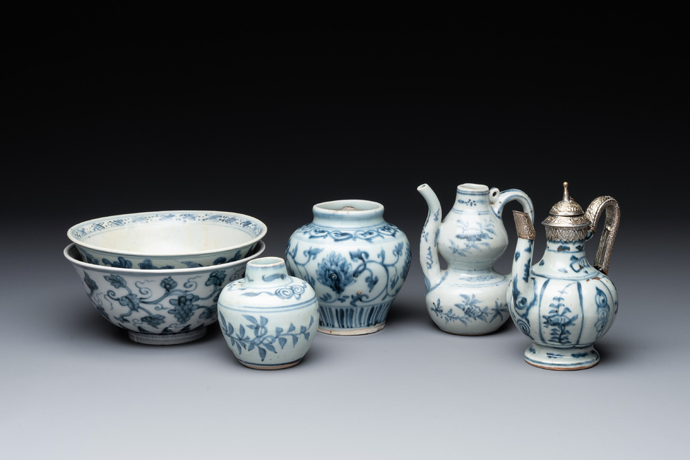 Two Chinese blue and white bowls, two jarlets and two ewers, Ming