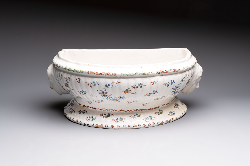 A large Brussels faience 'A la Haie Fleurie' water basin, 18th C.