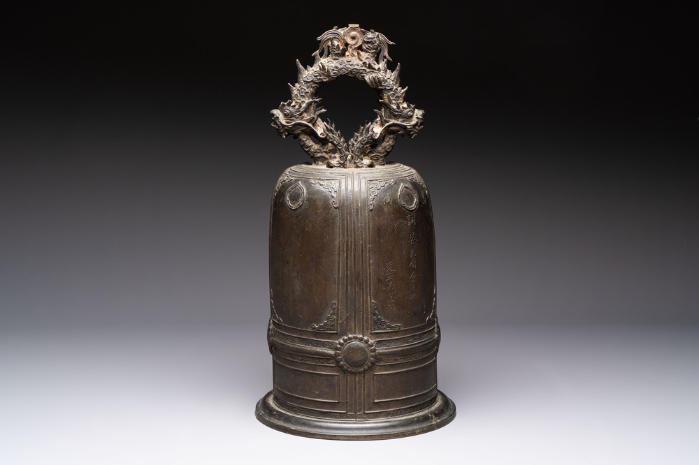 A large Vietnamese bronze 'Dragon' bell, signed Nguyễn Ngọc Nghĩa 阮玉義, 19th C.