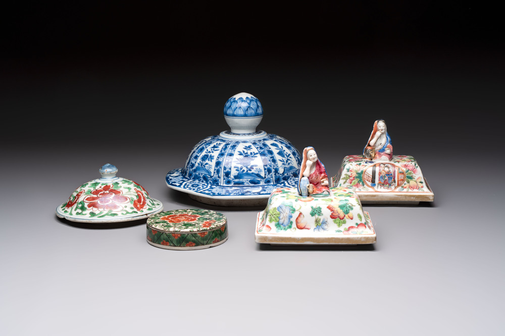 Five Chinese blue, white, famille rose and wucai covers, Kangxi and later