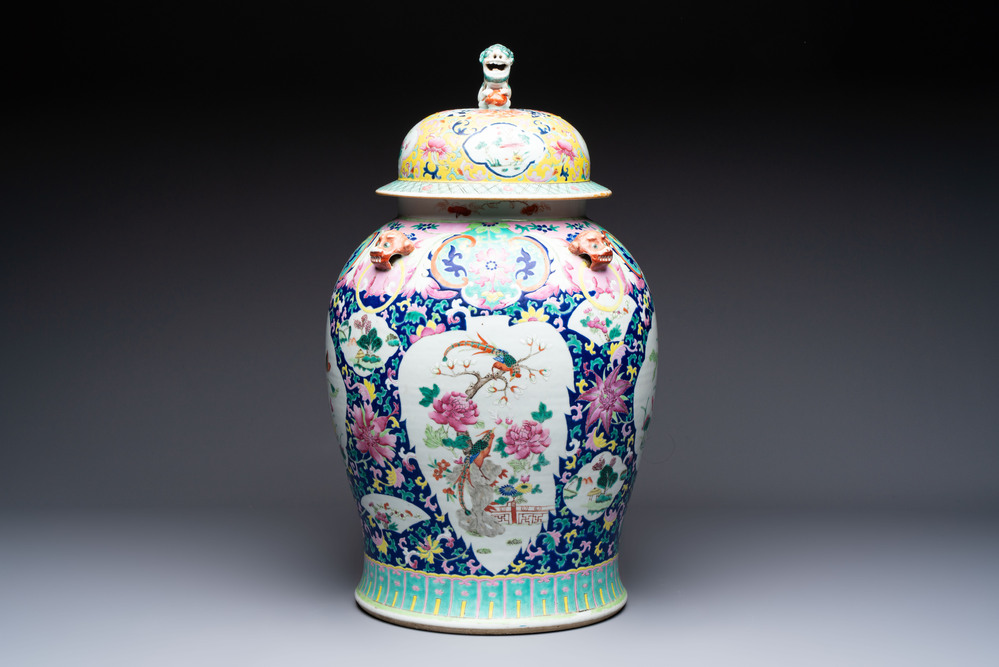 A large Chinese famille rose vase with lion-form handles and cover, 19th C.