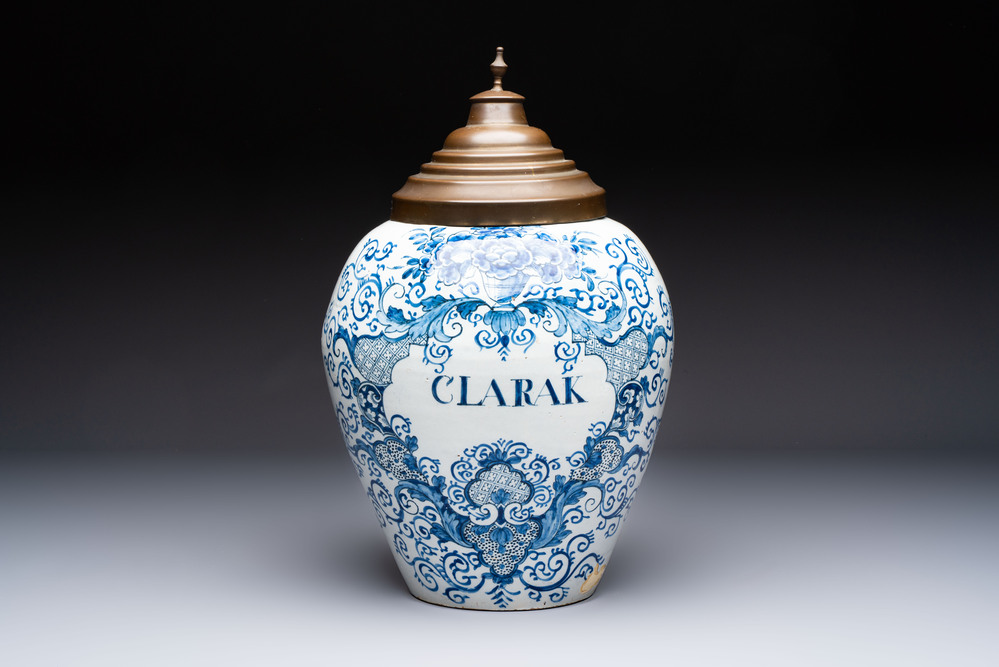A large blue and white Dutch Delft tobacco jar, inscribed 'Clarak', 18th C.