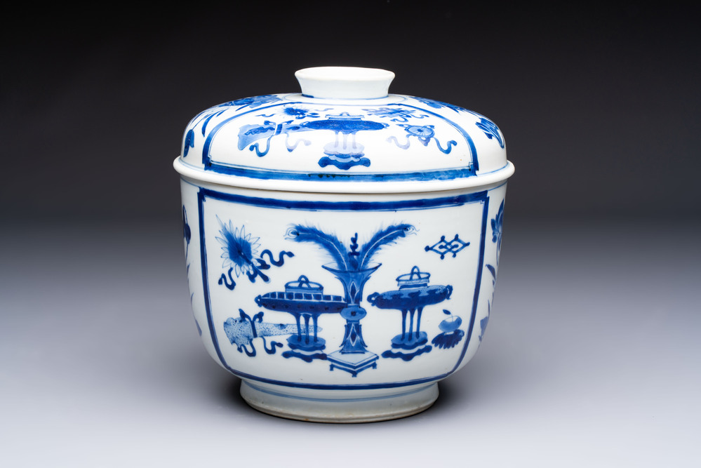 A Chinese blue and white 'Antiquities' bowl and cover, Kangxi