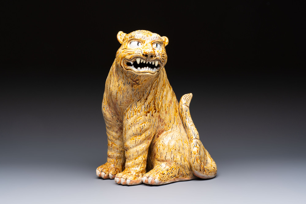 A rare Korean porcelain model of a seated tiger, Joseon, 18/19th C.