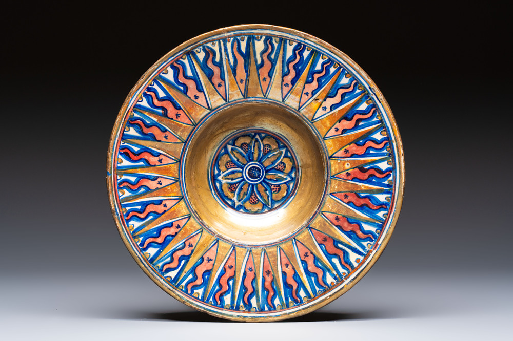 An Italian maiolica lustreware deep plate, Gubbio, 16th C.