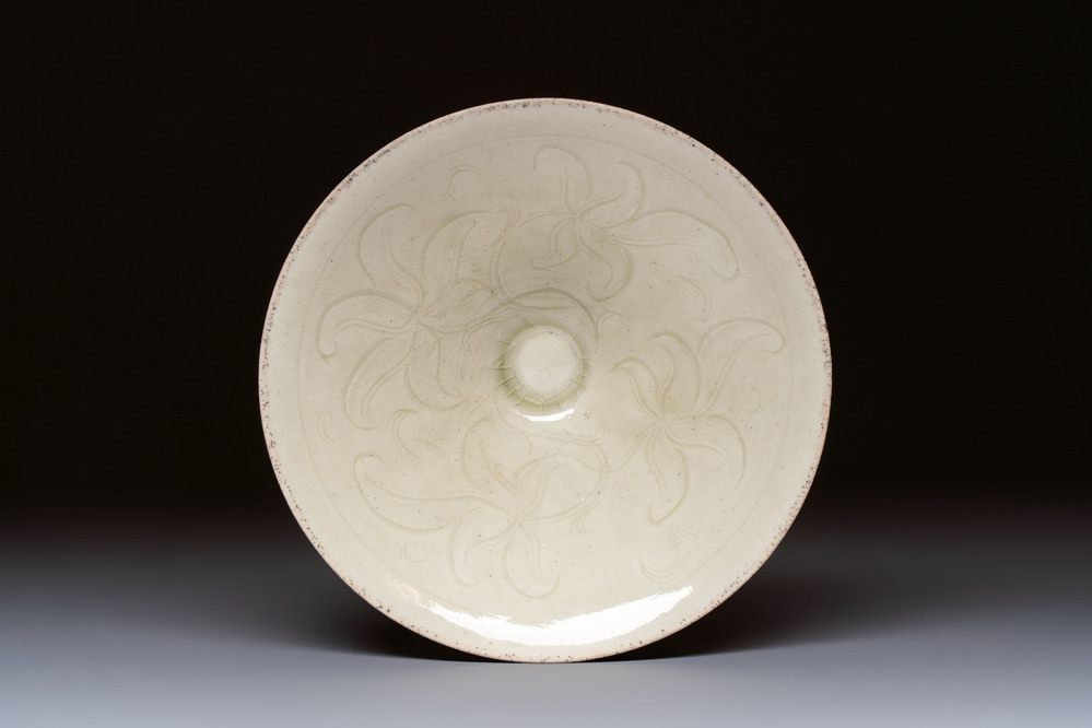 A Chinese qingbai tea bowl with incised floral design, 20th C.