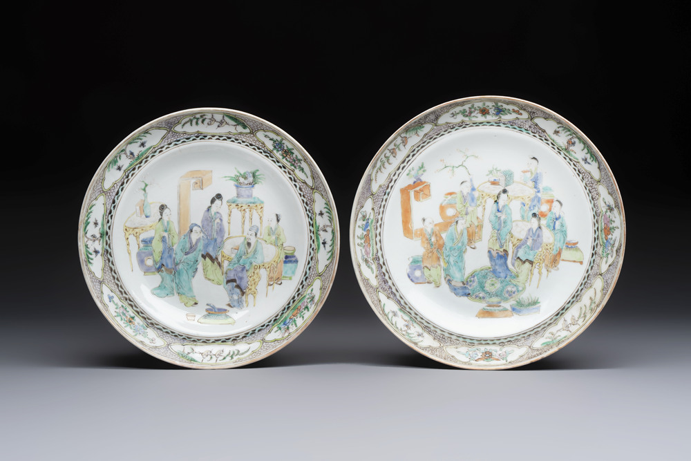 A pair of Chinese Canton famille verte plates with figural design, 19th C.