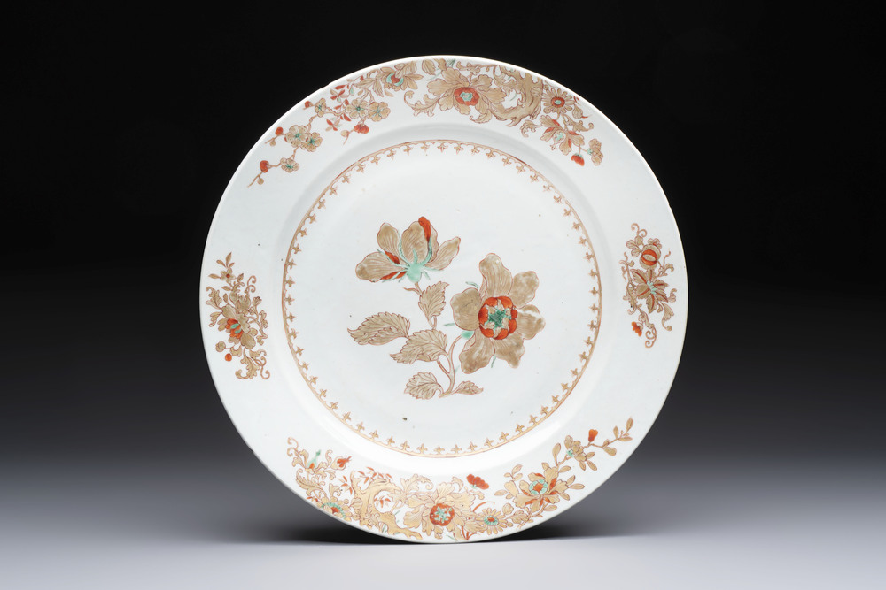 A Chinese gilt-decorated famille verte dish with floral design, 18th C.