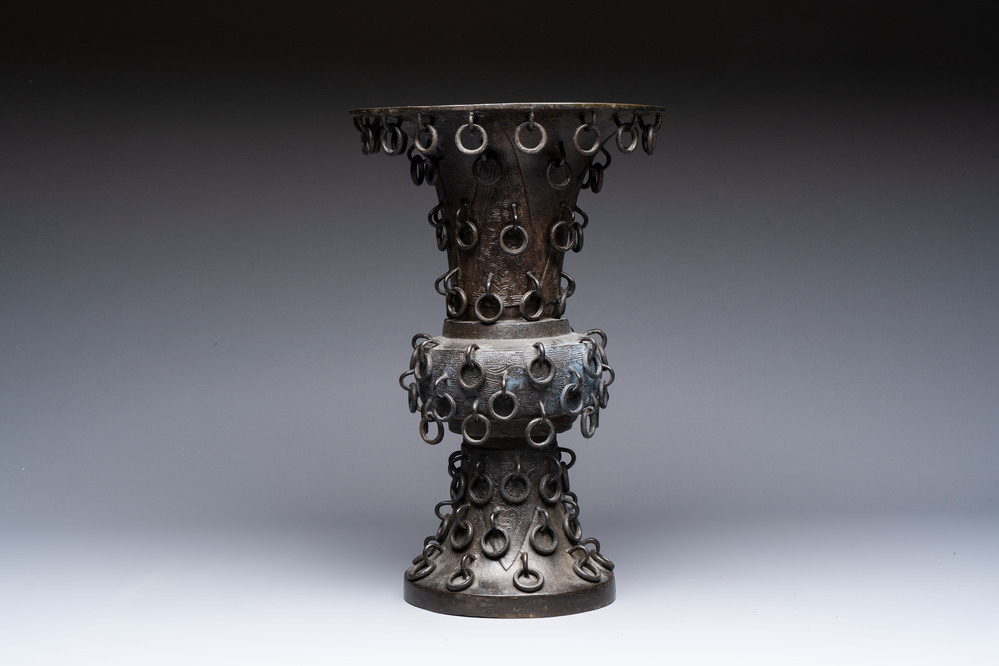 A Chinese archaistic bronze 'Zun' vase with 99 rings, 18/19th C.
