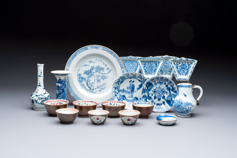 A varied collection of 18 Chinese famille rose, blue and white wares, 18/19th C.