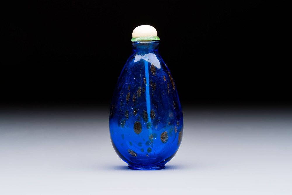A fine Chinese dark blue and gold aventurine glass snuff bottle, probably from the imperial Beijing glass workshop, 18/19th C.