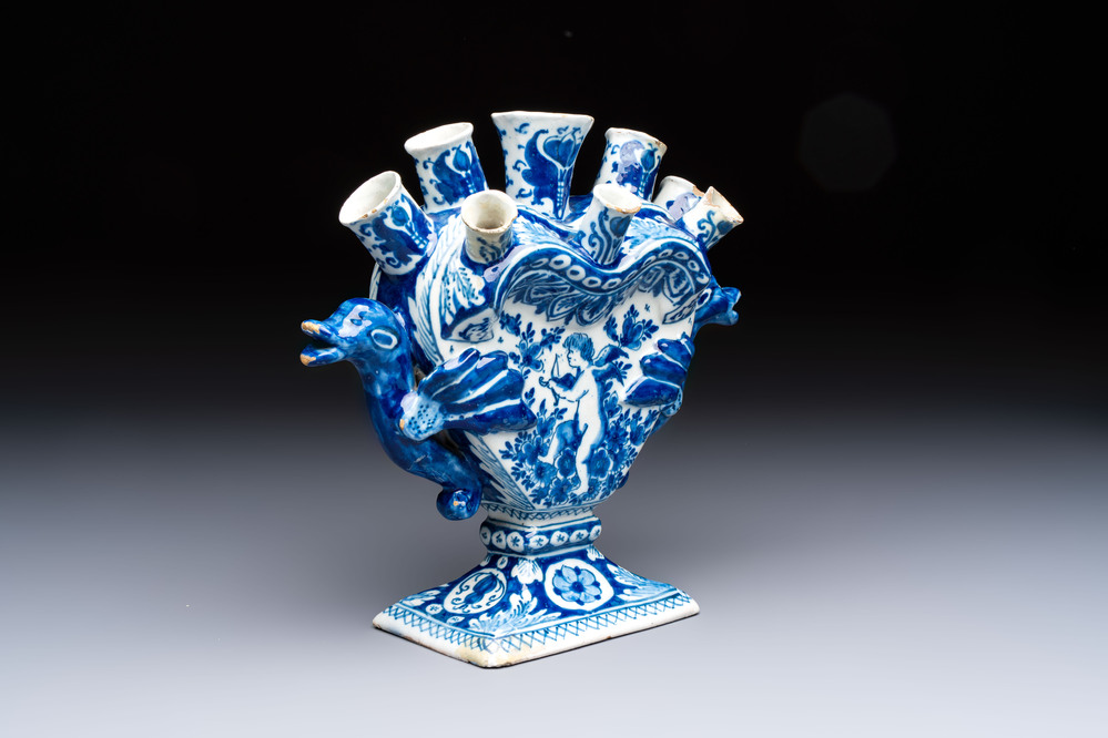 A blue and white Dutch Delft heart-shaped tulip vase, early 18th C.