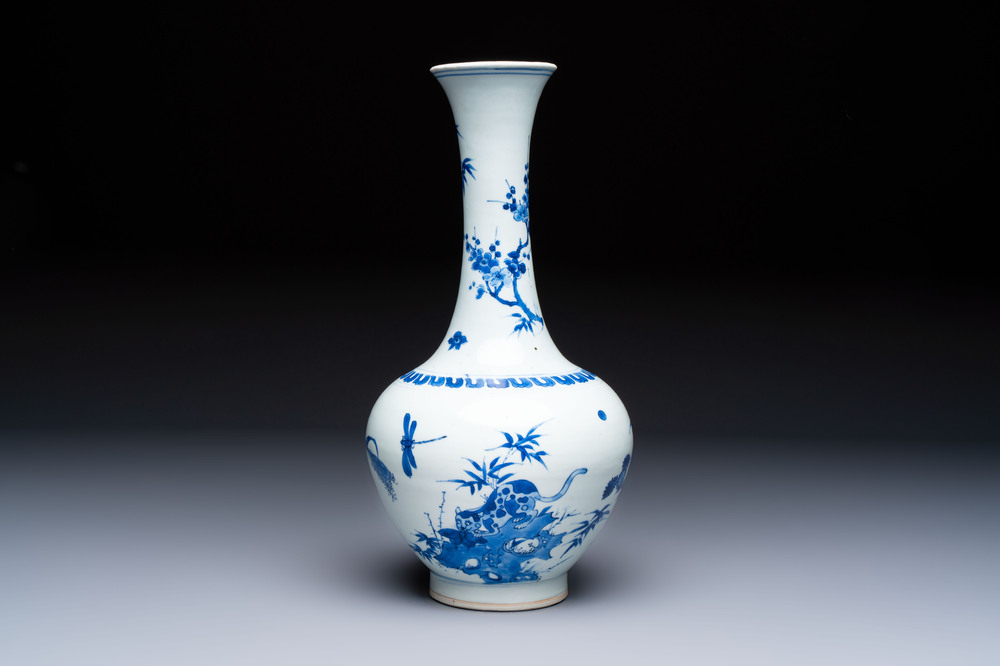 A rare Chinese blue and white 'Cat and Butterfly 耄耋' bottle vase, Transitional period