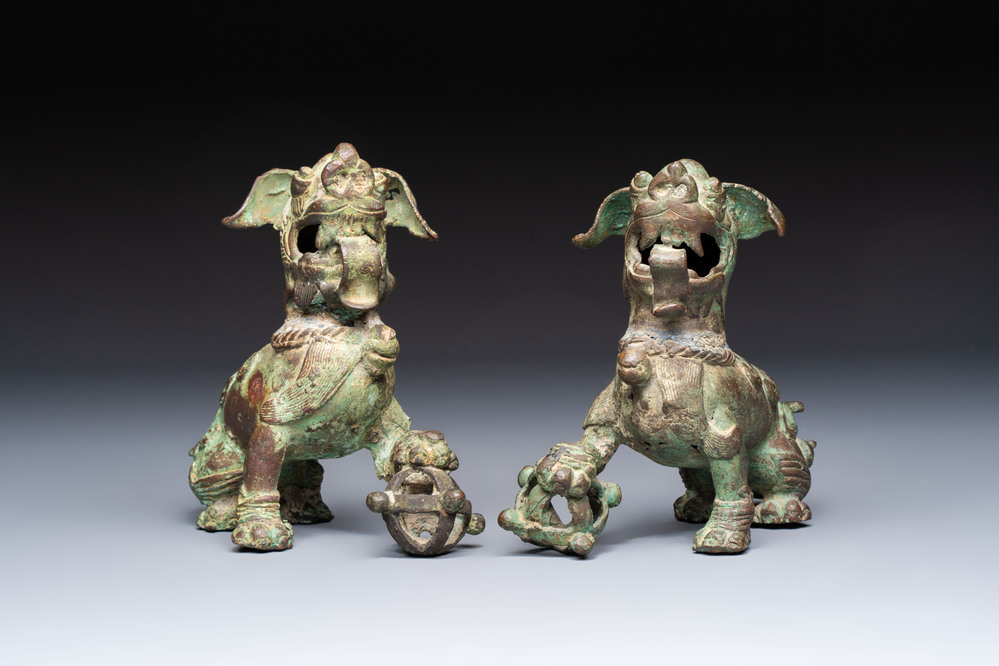 A pair of Vietnamese bronze lions, 19/20th C.