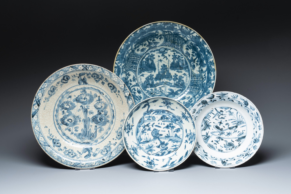 Four large Chinese Swatow blue and white dishes, Ming
