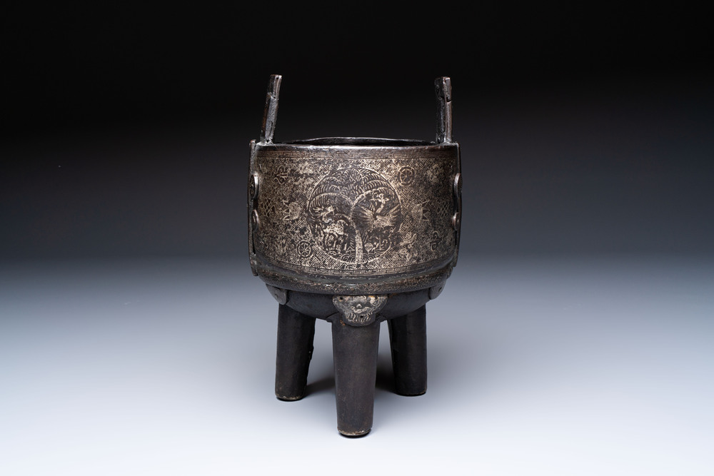 A Korean silver-inlaid iron 'He Lu Tong Chun 鶴鹿同春' tripod censer, Joseon, 18th C.