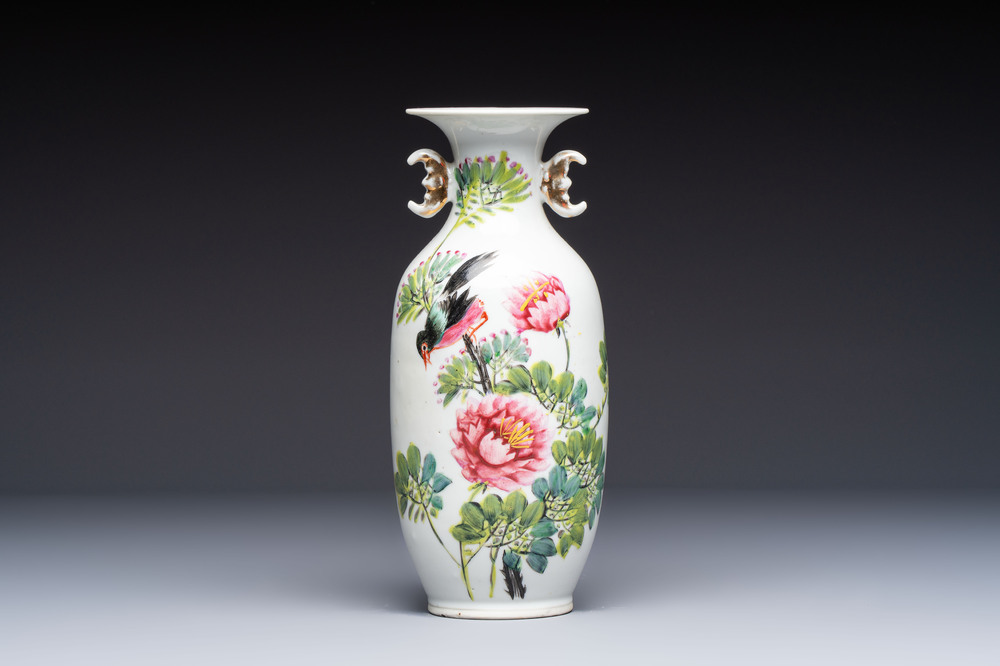A Chinese famille rose vase with bird among flowering branches, signed Hu Qifa 胡啟發, 19/20th C.