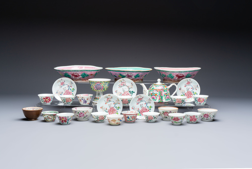 A collection of 28 Chinese famille rose wares, 18th C. and later
