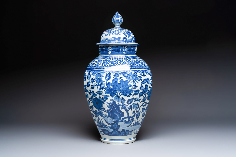 A large Japanese Arita blue and white vase and cover, Edo, late 17th C.