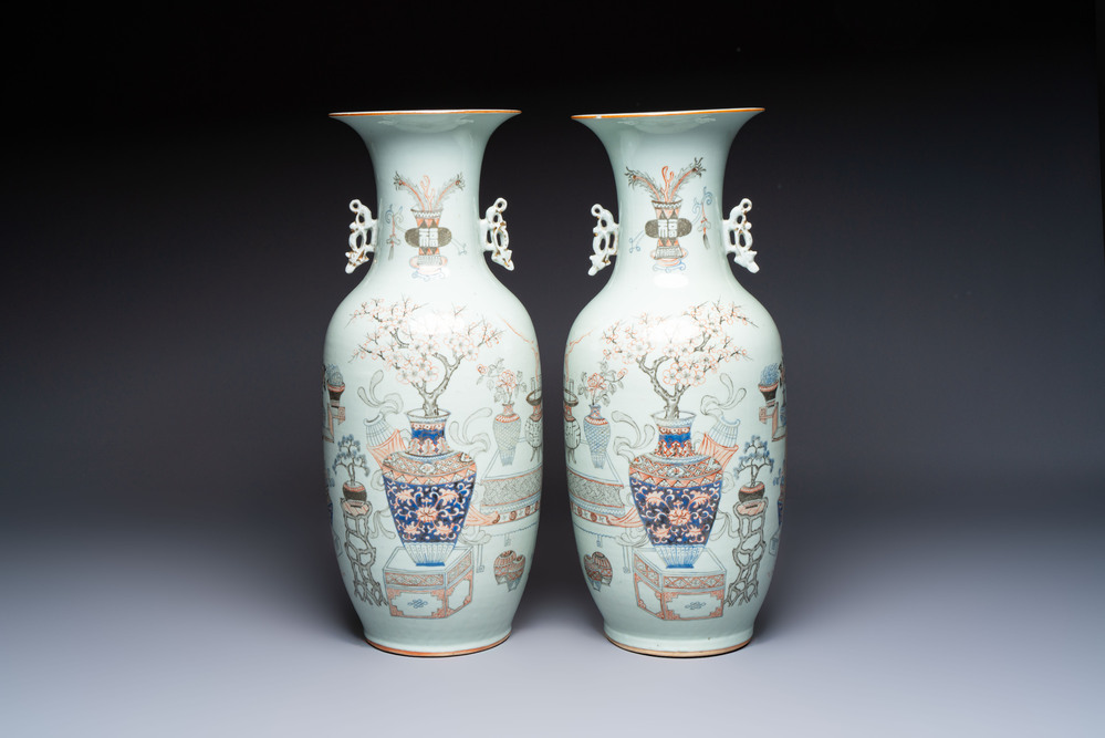 A pair of Chinese qianjiang cai 'Antiquities' vases, signed workshop of Qingyun 慶雲, 19/20th C.