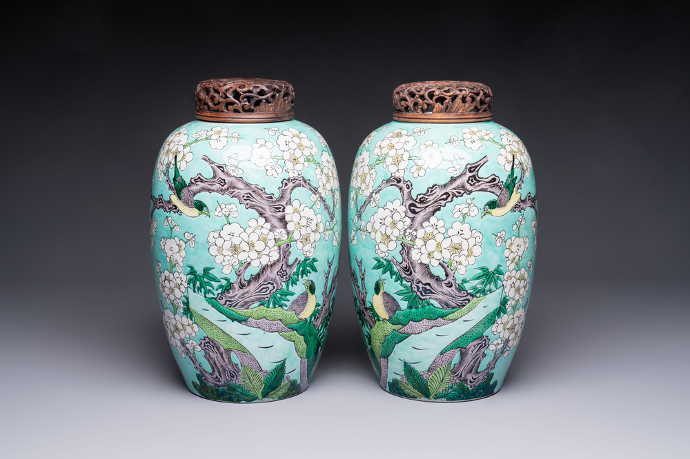 A pair of fine Chinese famille verte turquoise-ground 'Magpie and Prunus' jars with reticulated wooden covers, 19th C.