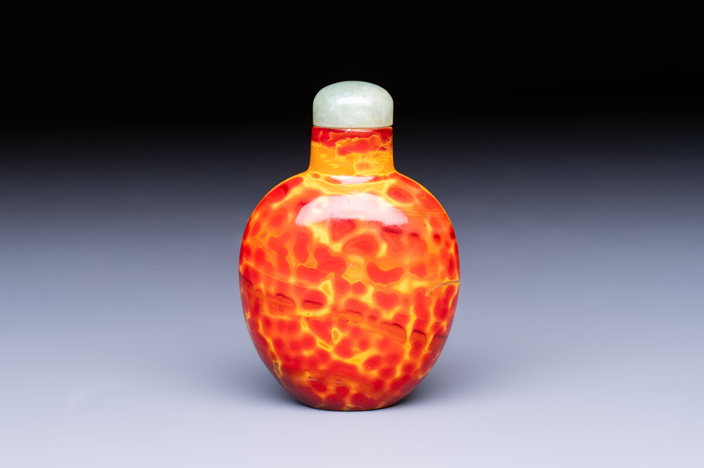 A Chinese 'Realgar' glass snuff bottle, 19th C.