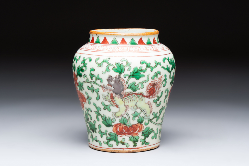 A small Chinese wucai 'Buddhist Lions and Peony Scrolls' jar, Transitional period