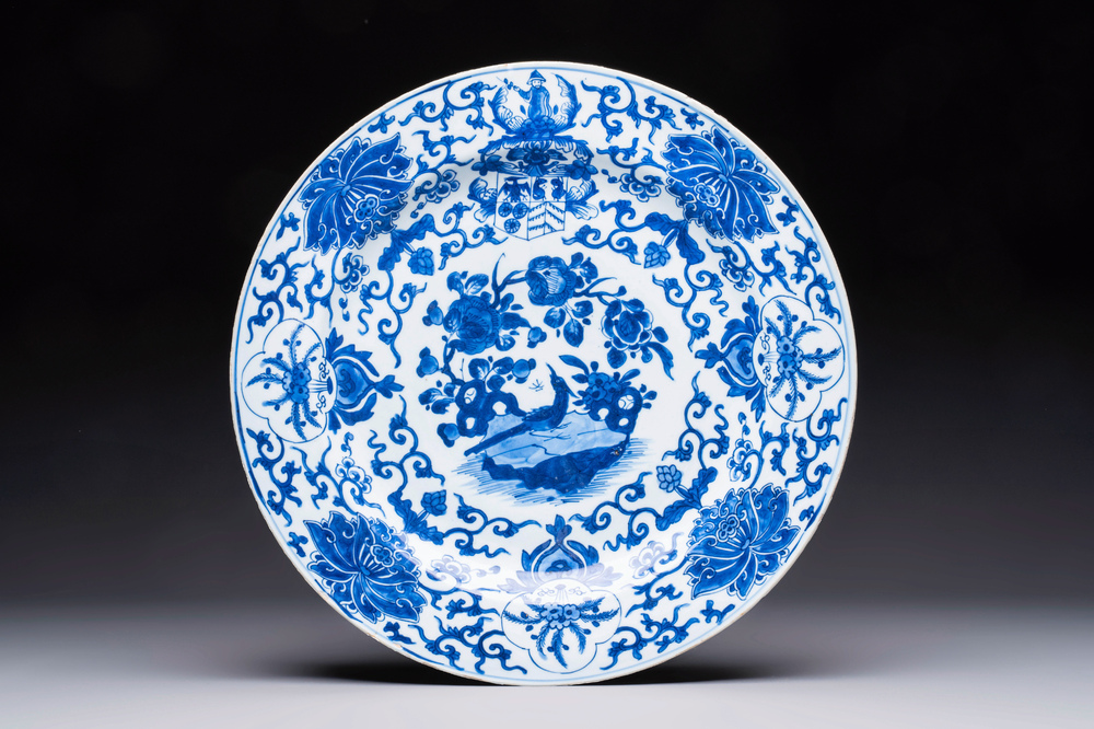 A large Chinese blue and white armorial dish with the arms of Pelgrom for the Dutch market, Kangxi