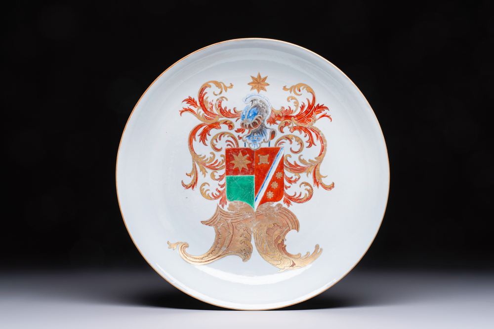 A rare large Chinese armorial dish with the arms of de Heere for the Dutch market, Qianlong, ca. 1735-1765