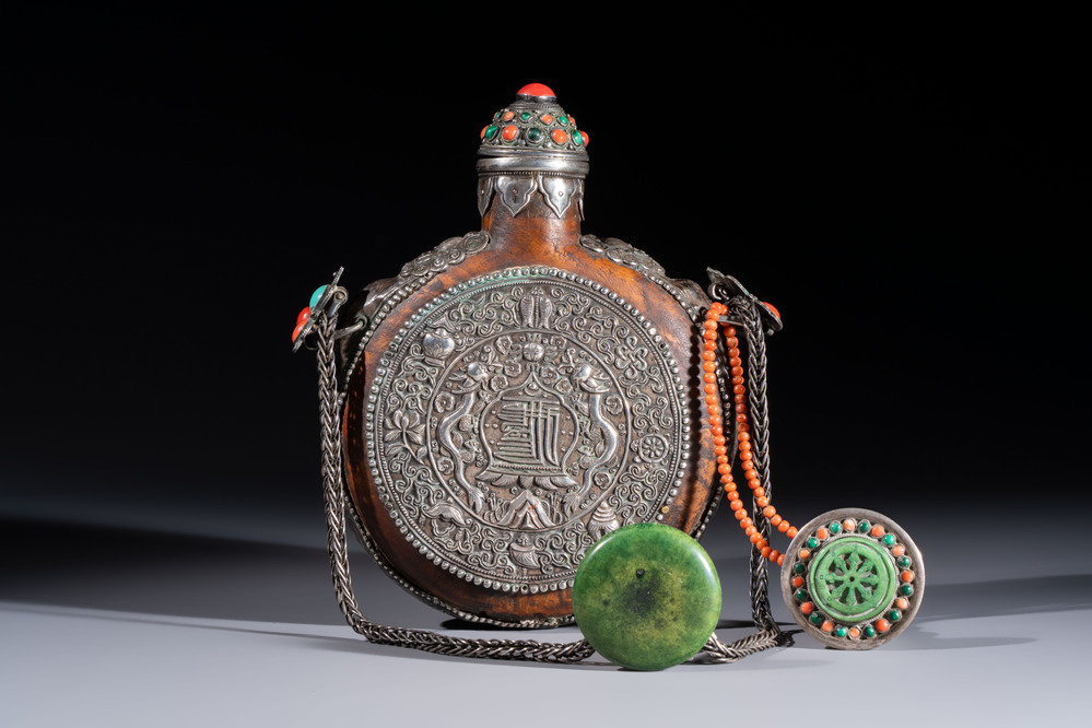 A Tibetan red-coral and malachite-inlaid and silver-mounted 'Ba Ji Xiang' wine bottle, 19th C.