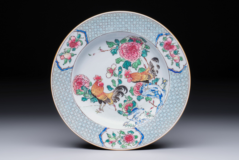 A fine Chinese famille rose 'Roosters' plate, Yongzheng