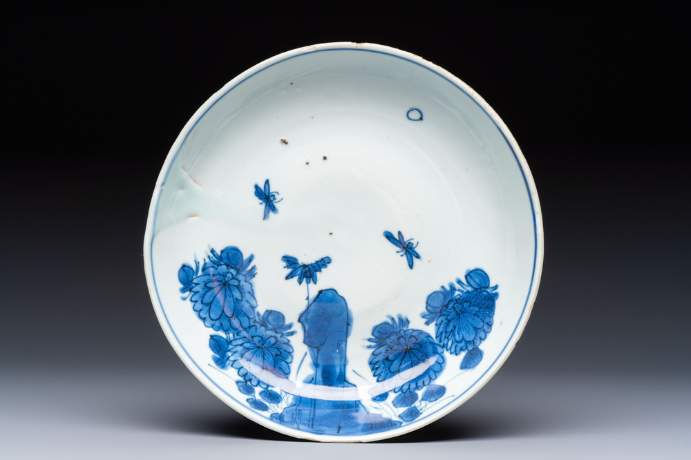 A Chinese blue and white Ko-Sometsuke 'Chrysanthemum' plate for the Japanese market, Tianqi