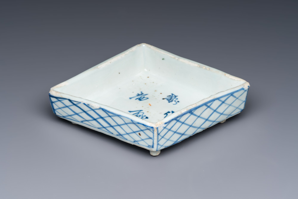 A rare Chinese blue and white Ko-Sometsuke lozenge-shaped inscribed tray for the Japanese market, Tianqi