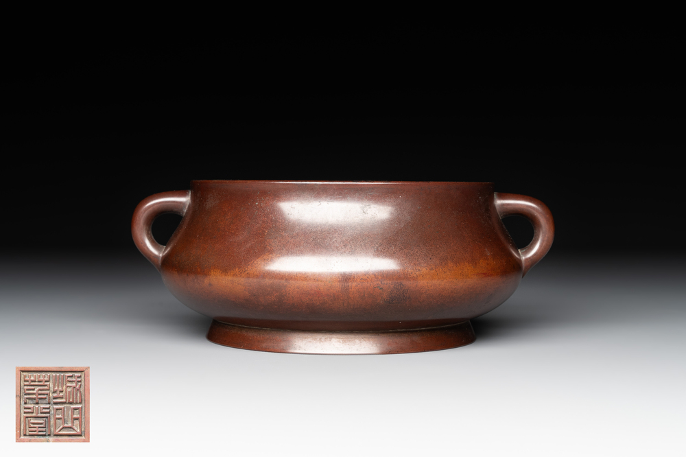 An extremely rare Chinese bronze censer with loop handles, Cheng Qu Mao Tang 城曲茅堂 mark, 17th C.