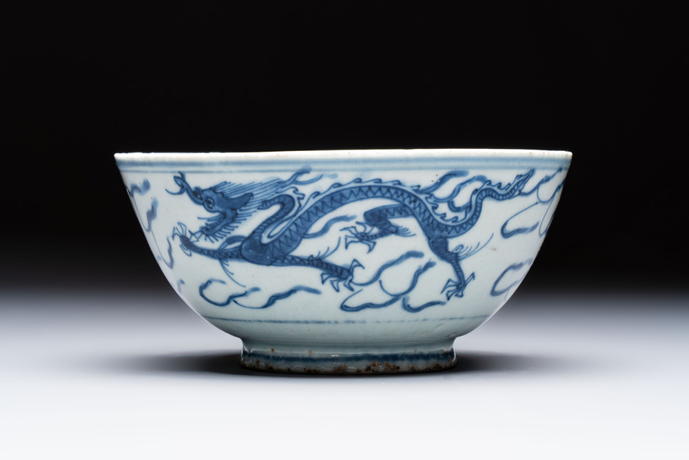 A Chinese blue and white 'Dragons and Clouds' bowl, Jiajing/Wanli