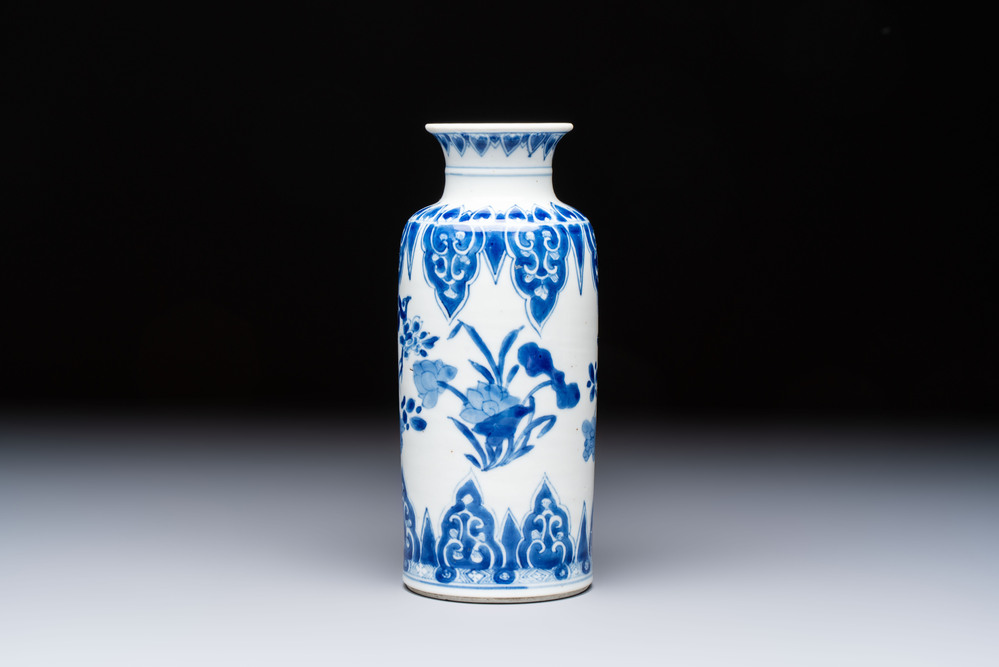 A Chinese blue and white vase with floral design, Kangxi