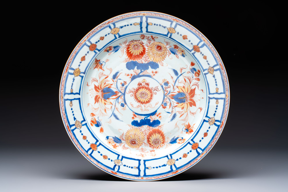A large Chinese Imari-style charger with floral design, Kangxi