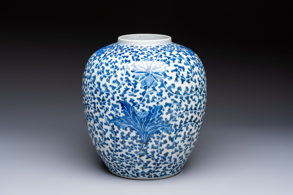 A Chinese blue and white 'Lotus Scroll' vase, 19th C.