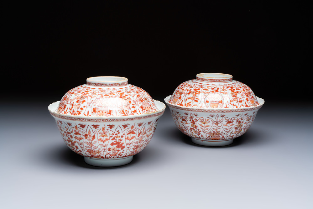 A pair of Chinese  iron-red and gilt-decorated 'Elegant Ladies and Tulips' bowls and covers, Kangxi