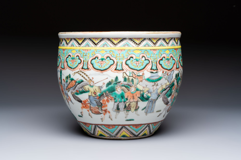 A Chinese famille verte 'Warriors' scroll pot, 19th C.