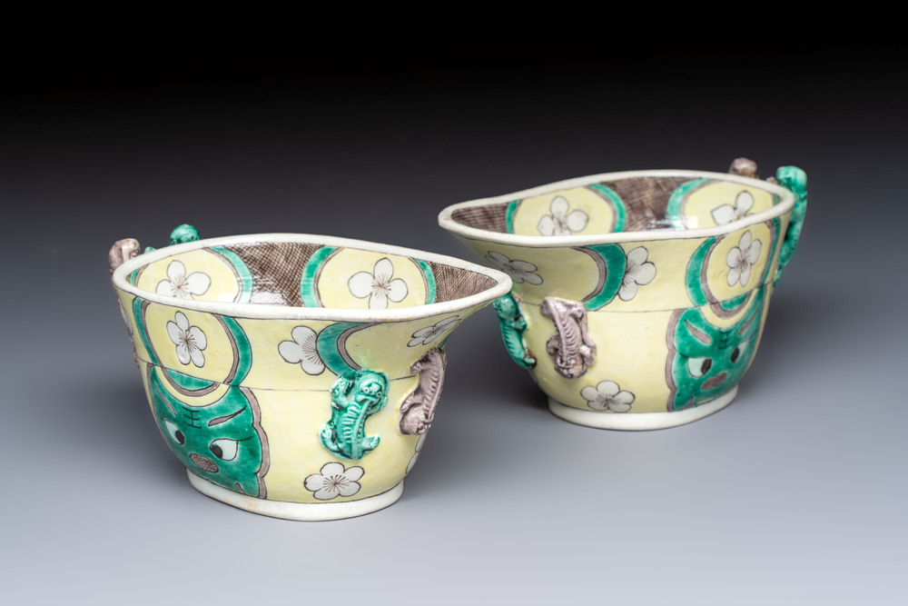 A pair of Chinese verte biscuit libation cups, 19th C.