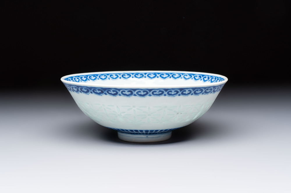 A Chinese blue and white 'Ling Long' bowl with bats design, Qianlong mark, 19th C.