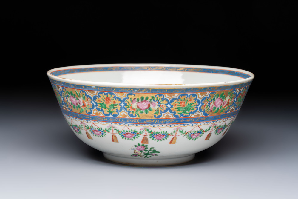 A Chinese Canton famille rose bowl with floral design for the Islamic market, 19th C.
