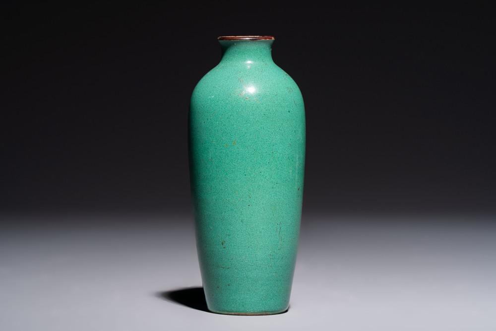 A Chinese Swatow green-glazed vase, 19th C.